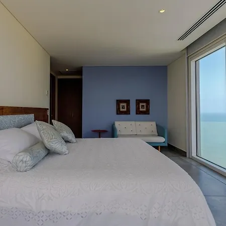 Luxurious Topspot With 21st Floor Views *
