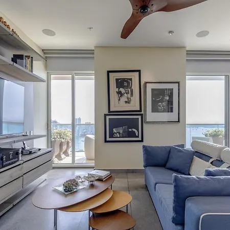Luxurious Topspot With 21st Floor Views *